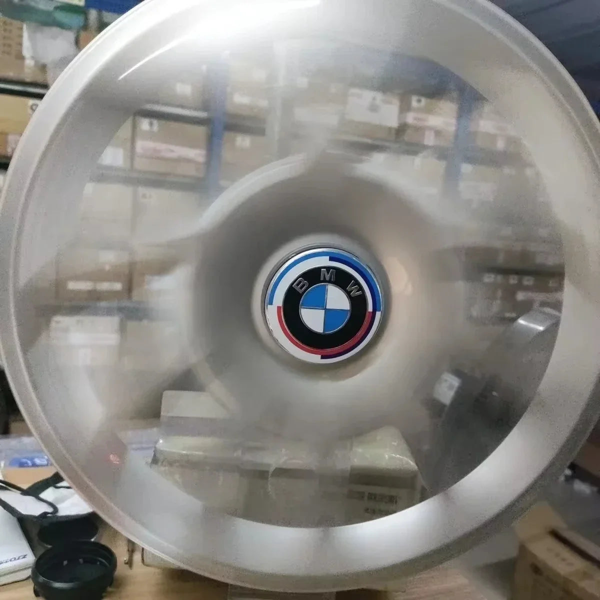 Tapacubos flotantes inspirados en BMW 
