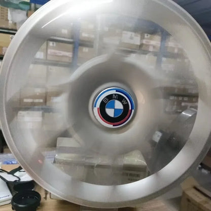 Tapacubos flotantes inspirados en BMW 